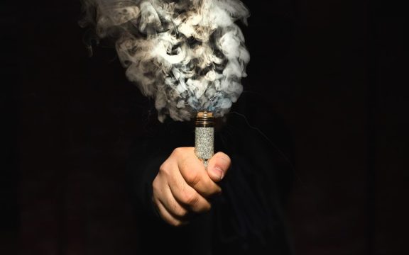 La OMS recomienda regular el cigarrillo electrónico