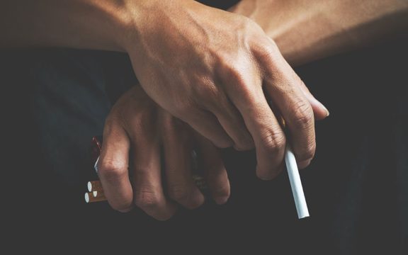 ¿Sirven los cigarrillos electrónicos para dejar de fumar?