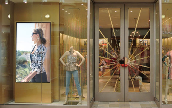 Cómo las pantallas led de publicidad aumentan las ventas en un comercio minoristas