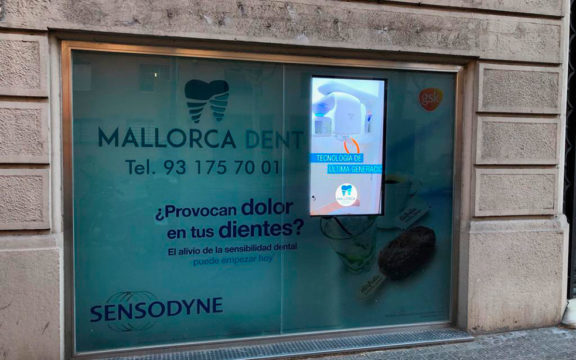 ¿Cómo utilizar las pantallas led de publicidad en una clínica dental?
