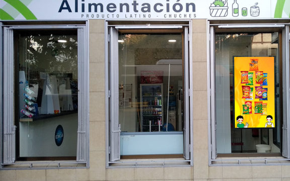 Así factura más una peluquería con el uso de pantallas LED de escaparates