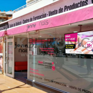 Pantalla de escaparate de 55'' para centro de estética (La Pineda)