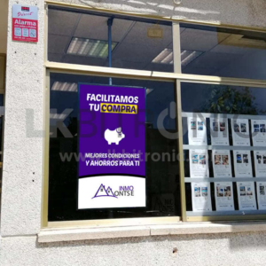 Pantalla de escaparate de 55'' para inmobiliaria (Calafell)