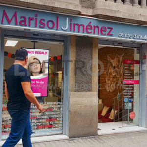 Pantalla de escaparate de 55'' para centro de manicura (Barcelona)