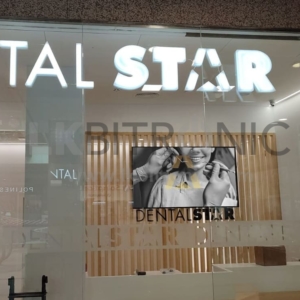 Pantalla de interior de 75'' para clínica dental (Barcelona)