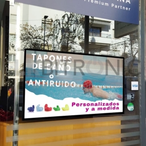 Pantalla de escaparate de 55'' para clínica (Málaga)
