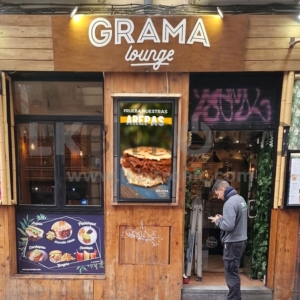 Pantalla de escaparate de 55'' para restaurante (Madrid)