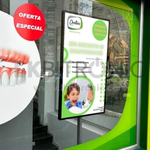 Pantalla de escaparate de 55'' para clínica dental (Madrid)