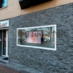 Pantalla de escaparate de 46'' para clínica dental (Madrid)