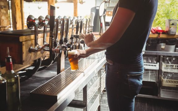 Condenado a dos años por robar la recaudación de un bar de Écija, así puedes evitarlo
